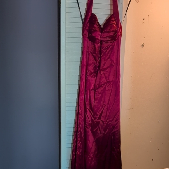 Blondie Nites Red Halter Evening Dress - Picture 14 of 16